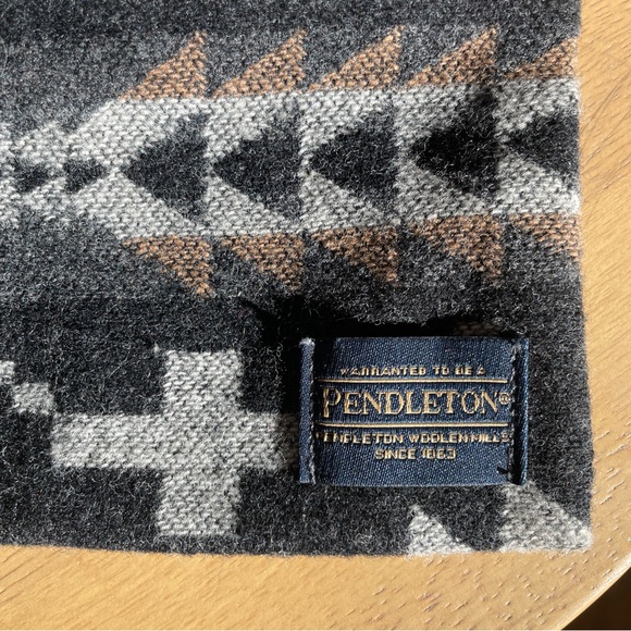 NEW Pendleton fabric small bag with zipper pocket - Picture 2 of 4